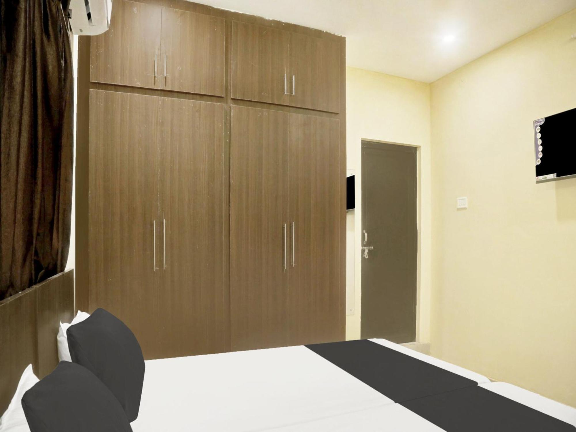Spot On Grand Mantralayam Hotel Visakhapatnam Exterior photo